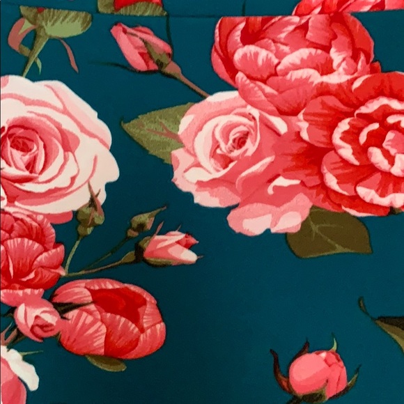 🦩🚨Lularoe Pencil Skirt🚨🦩 - Picture 2 of 3